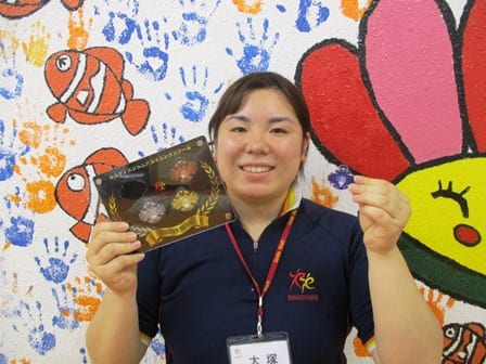 大塚コーチとマスターメダル